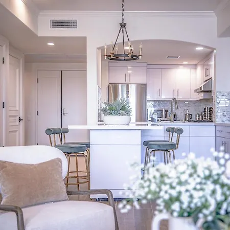 @ Marbella Lane - Alluring Home In Lbc 2Br